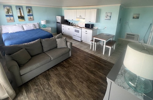 Topsail Beach Hotel | Room #202 Efficiency King w/Kitchen Dog Y