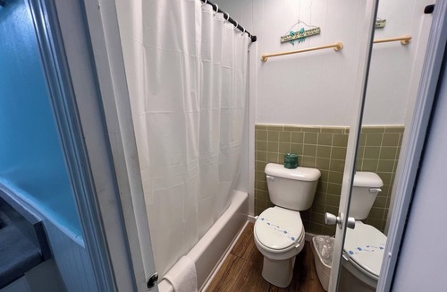 Topsail Beach Hotel | Room #210 Mini Efficiency 2 Double Beds Pets Yes