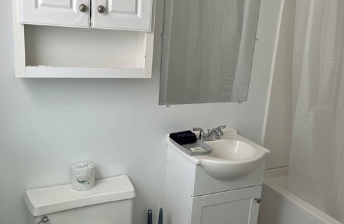 Topsail Beach Hotel | Room #HMS Efficiency King w/Kitchen Dog Y