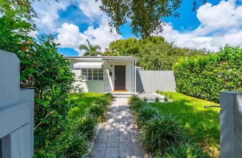 Pinewood Park House | Room in 2BR House - Hot Tub, Outdoor Gym, Beach Nearby