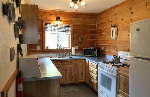 Alpine Village Cabin | Rustic and charming dog-friendly mountain retreat with deck, W/D, & amazing view