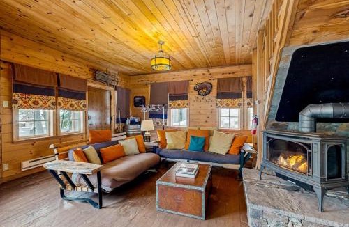 Government Camp House | Rustic and Serene Cabin with Great Home Essentials Close to Skiing