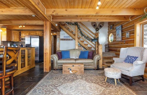 Quandary Village Cabin | Rustic Breckenridge Cabin w/Hot Tub & Forest View