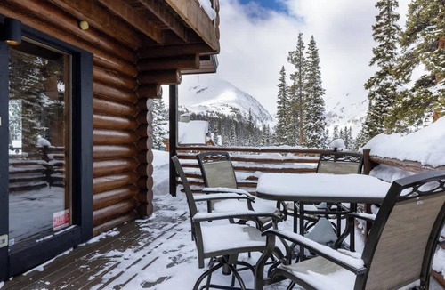 Quandary Village Cabin | Rustic Breckenridge Cabin w/Hot Tub & Forest View