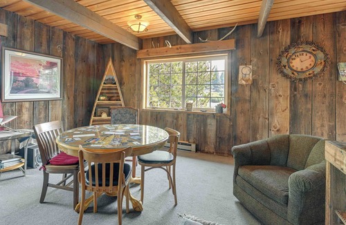 Chiloquin Cottage | Rustic Home w/Deck & Grills on Williamson River!