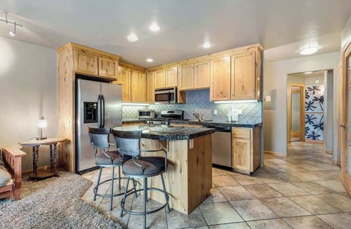 Bend Condo | Rustic Pet-Friendly Second Floor Condo