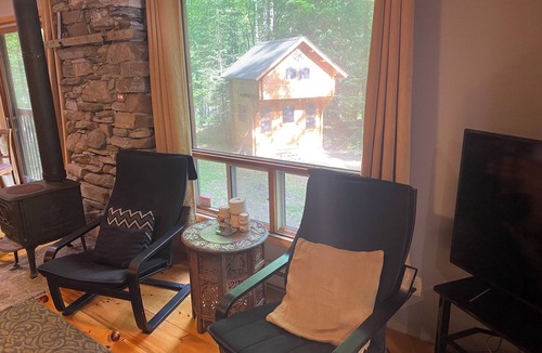 Trent Lakes House | Rustic Private Cabin In Trent Lakes