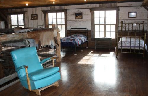 Bruneau House | Rustic Ranch Getaway