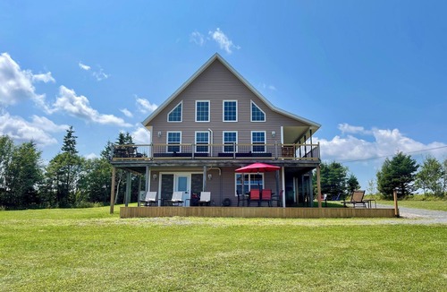 Anne's Land House | Rustico View Retreat- NEW rental, Perfectly located 4bdrm with wraparound deck
