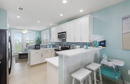 Red Fish Cove Condo | Salt & Light -Book 5+ nights and get 15% discount. 3BD/3BA. Sleeps 9