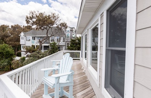 Monteray Shores House | Salty Paws. Pet Friendly. Minutes to Beach. Horizon Ocean Views.