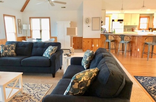 Corolla House | SEA-GO in Corolla, NC. OCEANSIDE! 4 min. walk to beach, PET FRIENDLY!