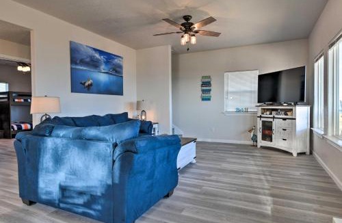 Freeport House | 'Sea Shell Chalet': Oceanfront Surfside Beach Gem