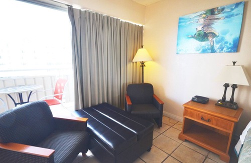 Waikiki Apartment | Sea Shore 75 Steps from Waikiki Beach and Sleeps 1 - 3!