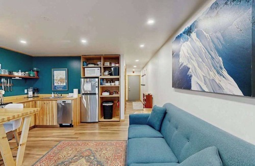 Alyeska Condo | Sea to Ski Escape | Minimalist Base Studio | Deck