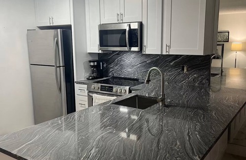 Bella Vista Condo | Seaside Modern Elegance and 3 minute Walk to the Beach