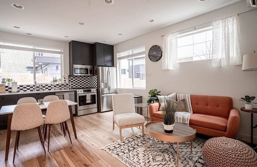 Mann House | Seattle Modern Townhouse + Rooftop, near Stadiums