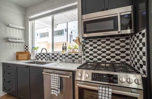 Mann House | Seattle Modern Townhouse + Rooftop, near Stadiums