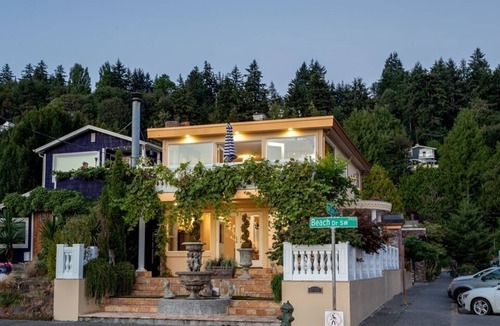 Alki Villa | Seattle Ocean View Luxury Beach Penthouse! Free breakfast, parking, AC/WiFi