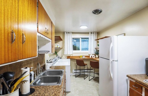 Old Ballard Condo | Seattle Scandi-Boho Gem: Walk to Waterfront!