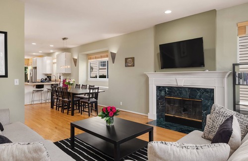 Miller Park House | Seattle Vacation Home: The Vineyard: 3 bedroom/2.5 bathroom