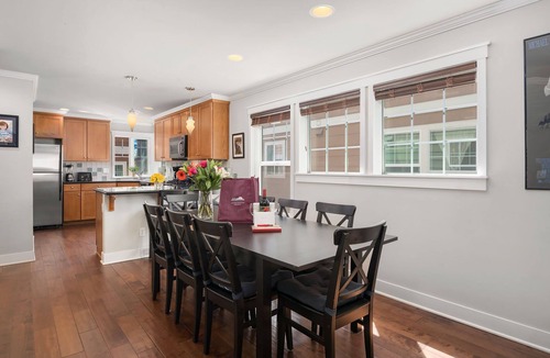 Miller Park House | Seattle Vacation Home: Wall Street - Luxury 3 bed/2.5 bath, great location