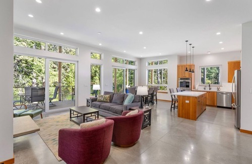 Husum House | Secluded, gated luxury home along the White Salmon River