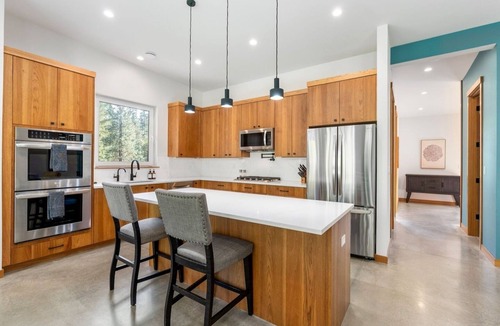 Husum House | Secluded, gated luxury home along the White Salmon River