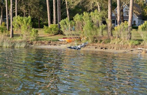 Perdido Beach House | Secluded Waterfront Retreat for 23 - Dock Pets OK