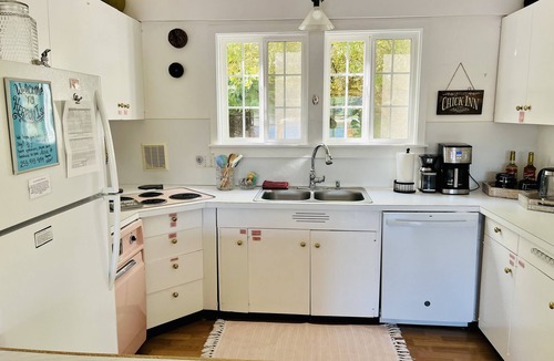 Lakebay House | Secret Island Beach House. Waterfront, Hot Tub, Kayak, SUPs, Fire Pit, View!