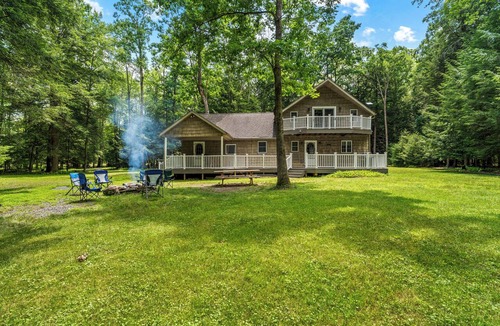 Clarington Cabin | Serene 4-bedroom cabin with AC in charming Clarington