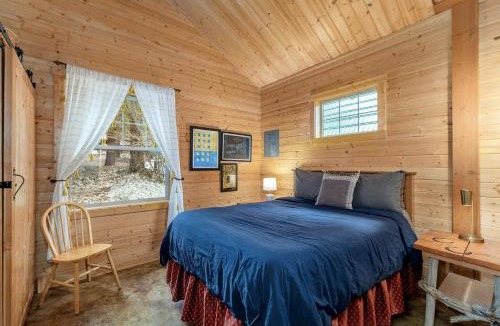 Leavenworth House | Serene Cabin with Jacuzzi, Fire Pit and Picnic Space in Leavenworth, Washington
