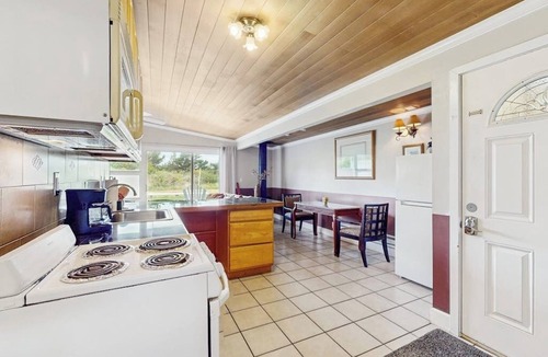 Copalis Beach Condo | Serene coastal oceanfront condo with shared hot tub & beach trail access