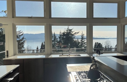 Edgemoor House | Serene Coastal Retreat - ocean views, privacy, prime location