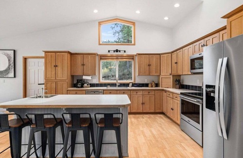 Cashmere House | Serene Country Home with Pool and Hot Tub