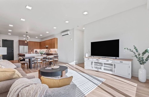 Eagle Apartment | Serengeti Suite – Luxury Downtown Eagle Condo Sleeps 8 King Suite Secure Garage Parking Walk to Dining & Greenbelt