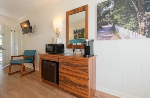 Ocracoke Cabin | 'Shelling Suite' Bluff Shoal Motel - Room 5