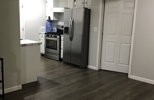 Gansevoort Apartment | Short term vacation, Belmont, Saratoga race track, 2 bed, 1 bath apartment.