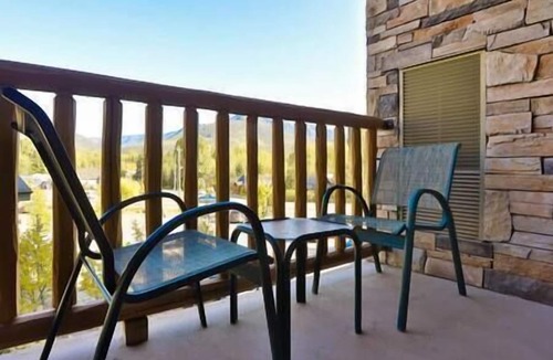 West Fernie Condo | Silver Rock Studio with full kitchen and Pool