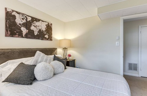 Silver Spring Apartment | Silver Spring Retreat Near DC | Pet Friendly Yard
