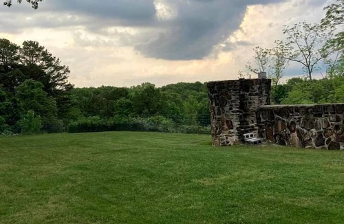 Omaha Cottage | Simple Suite Rental for Relaxing Vacation in the Ozarks near Branson, Missouri