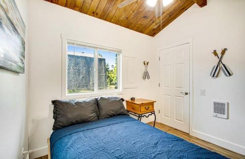 Ocean Park House | Single-level home with firepit & gas fireplace - walk to the beach 3 dogs OK