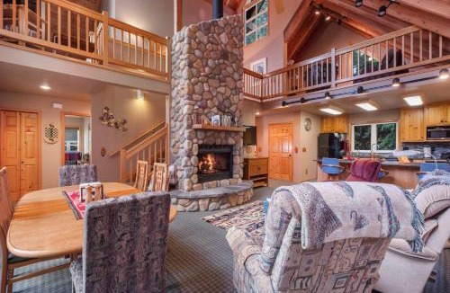 Hyak House | Ski Cabin 3br Hyak Fire Place 5 mins to Hill