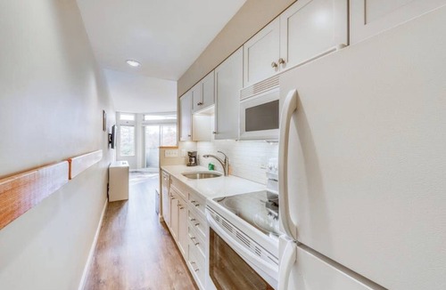 Warren Condo | Ski getaway near the slopes with private balcony & mountain views