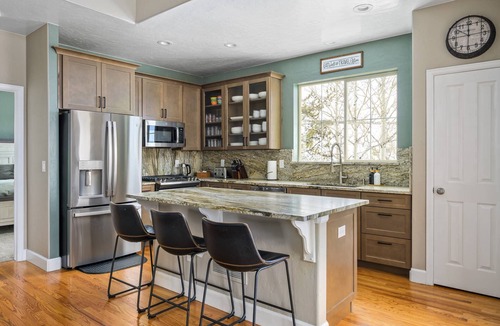 Silvercreek House | Ski-In Granby Getaway, Hot Tub, Open Layout w/Plush and Cozy Setting, steps from Ski Granby Ranch