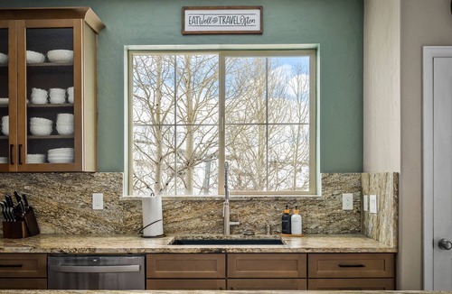 Silvercreek House | Ski-In Granby Getaway, Hot Tub, Open Layout w/Plush and Cozy Setting, steps from Ski Granby Ranch