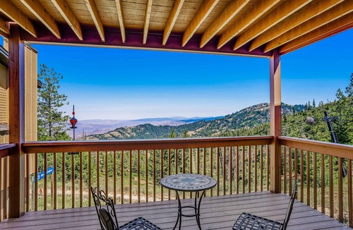 Boise Apartment | Ski-In Ski-Out Bogus Basin Studio, Sleeps 8, Views
