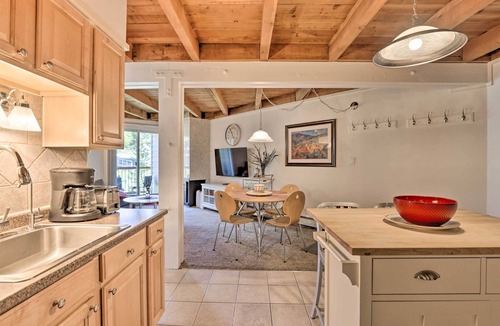 Wildernest Condo | Ski Shuttle & Pool: Modern Silverthorne Condo!