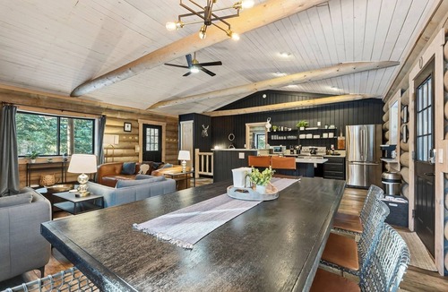Blue River Cabin | SkiHytte🎿 Scandinavian Cabin 🪵 Forest Views 🌲 Pets OK 🐶 $0 Cleaning Fee