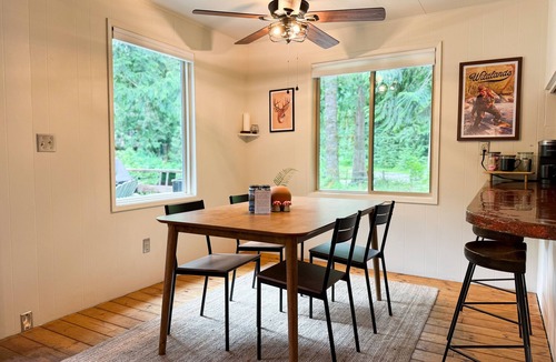 Baring Cabin | Sky Blue Cabin: Your happy place on the Skykomish HotTub River WiFi